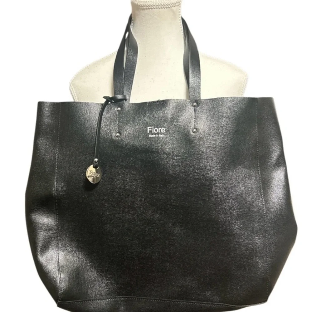 Isabella Fiore Black Tote Bag with Glossy Finish - Picture 1 of 7